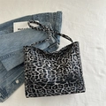 Borsa tote con stampa leopardata in nero e grigio con spalline lunghe per uso casual - Nero