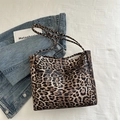 Borsa tote leopardata alla moda da donna con grande capacità e doppi spallacci sottili - Marrone