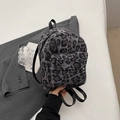 Mini zaino con stampa leopardata grigio scuro con spallacci in pelle nera e doppie tasche - Marrone Tè Scuro (Senza Pendente)
