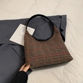 Borsa hobo marrone con motivo pied-de-poule, tracolla in pelle nera e stile vintage - Nero