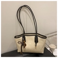 Détail du grand sac cabas crème avec anses marron et pendentif en corde tressée - Avec Charme (5650495620360) / Blanc Cassé