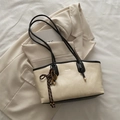 Grand sac cabas crème avec bordure noire, lettrage tendance et pendentif décoratif unique - Avec Pendentif / Blanc Cassé