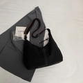 Borsa tote in tela nera con cuciture a contrasto e tracolla in pelle marrone - Nero