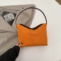 Bolso tipo cubo de gamuza naranja con asas redondas marrones y cierre magnético - Naranja