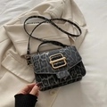 Modische Handtasche mit Leopardenmuster, goldener Schnalle und verstellbarem Schultergurt - Schwarz