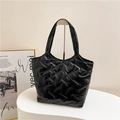 Borsa tote trapuntata nera lucida di grande capacità per il pendolarismo invernale - Nero