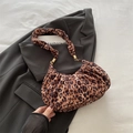Borsa a mezzaluna leopardata alla moda con design plissettato e fibbie metalliche dorate - Marrone