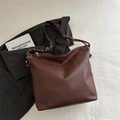 Borsa tote in pelle opaca marrone caffè con elegante dettaglio in corda intrecciata - Marrone