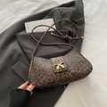 Elegante borsa sottobraccio leopardata con fibbia a fiocco d'oro su blazer grigio - Marrone