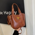 Bolso tote vintage de cuero encerado marrón con placa de metal dorada elegante - Sin colgante / Marrón