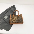 Modische Damen-Tragetasche mit Leopardenmuster und braunen Ledergriffen für den Alltag - Braun