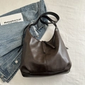 Bolso de hombro hobo de cuero marrón oscuro con detalles de borlas de estilo retro - Sin colgante / Café oscuro