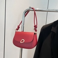Borsa a sella rossa vintage con fibbia dorata e tracolla con nodo alla moda - Rosso