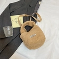 Sac seau chic en fausse fourrure camel avec bandoulière réglable et texture peluche douce - Sans pendentif / Couleur Avoine