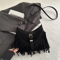 Sac fourre-tout noir en daim avec franges et ceinture à œillets dorés élégante - Noir