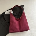 Sac fourre-tout minimaliste en daim bordeaux avec une finition en cuir élégante - Rouge