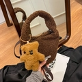 Sac seau en polaire marron foncé avec charm d'ours en peluche et sangle tissée marron - Avec Pendentif / Marron