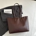 Minimalist dark brown tote bag in matte synthetic leather with slim handles - Coffee without Pendant
