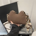 Borsa a tracolla in pelle marrone maculata con orecchie di gatto e ciondolo peluche - Caffè Con Pendente