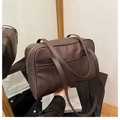 Minimalistische dunkelbraune Kunstleder-Schultertasche mit langen Tragegriffen und Außentasche - Kaffee (Ohne Anhänger)