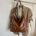 Große Retro-Tragetasche aus braunem Kunstleder mit Metallreißverschlüssen im Vintage-Stil - Ohne Anhänger / Braun