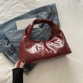 Sac hobo chic bordeaux en cuir verni brillant avec poignée intégrée élégante - Rouge