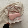 Borsa a tracolla rosa e bianca con motivo pianoforte e dettaglio chiave di violino - Rosa
