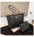 Vue détaillée du lot de 3 sacs cabas noirs en cuir texturé avec accessoires dorés - Noir