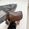 Braune Vintage-Leder-Umhängetasche mit gemustertem breitem Gurt und goldener Hardware - Braun