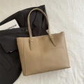 Minimalistische khakifarbene große Tote-Tasche aus PU-Leder mit Ziernähten für Arbeit - Khaki