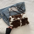 Borsa a spalla in peluche con stampa mucca marrone e bianca e catena decorativa - Stile Stampa Mucca Marrone E Bianco / Marrone