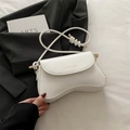 Borsa a tracolla minimalista in pelle PU bianca con fondo curvo e scritta moda - Bianco