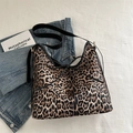 Borsa tote leopardata con fiocco nero e tracolla per un look quotidiano fashion - Cachi