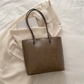 Borsa tote minimalista in pelle PU marrone scuro opaco con manici lunghi sottili - Marrone