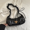 Bolso bajo el brazo plisado negro con lazos y logotipo metálico dorado - Negro