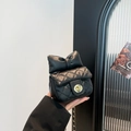 Minibolso bandolera negro acolchado con lazo grande y cadena dorada - Negro
