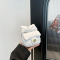 Mini bolso de cadena blanco chic con un lazo de cuero grande y diseño acolchado - Blanco