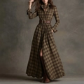 Détail de la fente haute et de la ceinture rétro sur cette robe chemise à carreaux - XL / Café