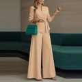 Ensemble beige deux pièces pour femme avec blazer ceinturé et pantalon large chic - S / Abricot
