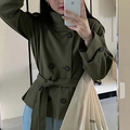 Elegante legergroene korte double-breasted trenchcoat met ceintuur en opstaande kraag - S / Groen