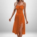 Détail de la robe orange brûlé à pois avec fente latérale haute et corsage plissé chic - 3XL / Orange à Pois