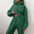Dettaglio di un set tuta verde scuro con felpa con cappuccio e pantaloni sportivi - 3XL / Felpa Con Cappuccio E Pantaloni / Verde Scuro