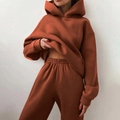 Dettaglio del set felpa oversize in pile color caramello con tasche e vita elastica - 3XL / Felpa Con Cappuccio E Pantaloni / Marrone