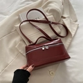 Bolso tipo caja vintage burdeos en cuero sintético liso con detalle de cremallera plata - Rojo
