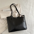 Classic black tote bag in premium faux leather with a baseball charm for daily commute - With Pendant / Black