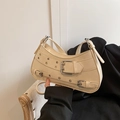 Elegante borsa a mezzaluna beige Y2K in pelle PU con fibbie e occhielli metallici - Beige