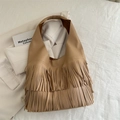 Bruine hobo tas van kunstleer met bohemien franje design en ruim interieur - Khaki
