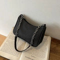 Borsa a spalla nera minimalista con trama a spina di pesce e catena in metallo argento - Nero