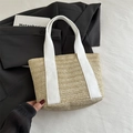 Borsa tote in paglia con manici in tela bianca e trama intrecciata naturale su sfondo sobrio - Bianco