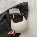 Borsa a spalla bianca minimalista con trama litchi e finiture in metallo dorato - Bianco